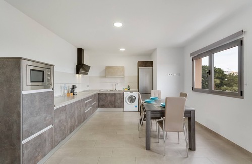 Cruce de Arinaga Apartment | Vacation Apartment 'Edificio Bentejui 2' with Wi-Fi and Air Conditioning