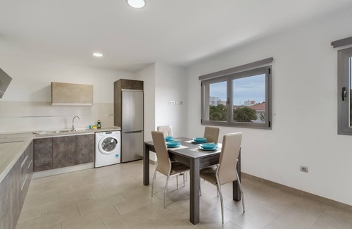 Cruce de Arinaga Apartment | Vacation Apartment 'Edificio Bentejui 2' with Wi-Fi and Air Conditioning