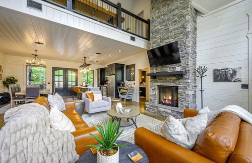 Hochatown Cabin | Vacana Cozy White Cabin - Sauna - Game Area - Hot Tub - Fire Pit