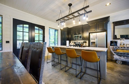 Hochatown Cabin | Vacana Cozy White Cabin - Sauna - Game Area - Hot Tub - Fire Pit