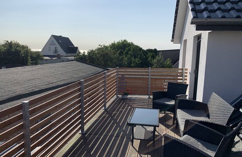 Meschendorf Apartment | Vacation apartment "Baltic Sea in view" 50m walk to the beach and sea view