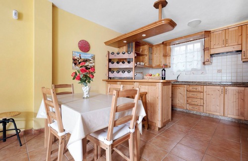 La Mancha Apartment | Vacation Apartment “Las Viñas 1” near the Beach with Mountain Views & WiFi