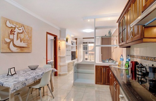 Playa San Juan Apartment | Vacation Apartment 'Isla Bonita San Juan Beach' with Shared Terrace and Wi-Fi