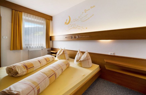 Burgusio Apartment | Vacation Apartment "Sonnenhof Sonnblume" with Mountain View, Terrace & BBQ