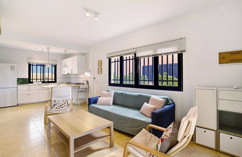 Costa Meloneras Apartment | Vacation Apartment 'Meloneras 1' with Shared Pool, Wi-Fi and Air Conditioning