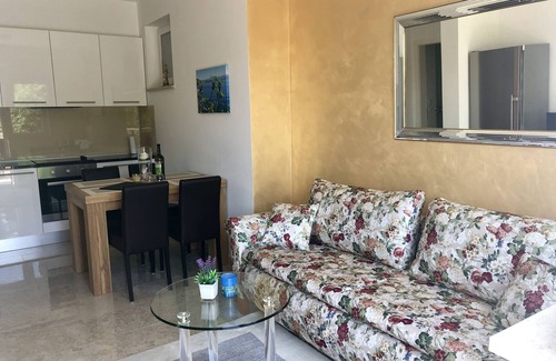 Medveja Apartment | Vacation apartment ★ Pool - WLAN - air conditioning - barbecue - with panoramic sea view