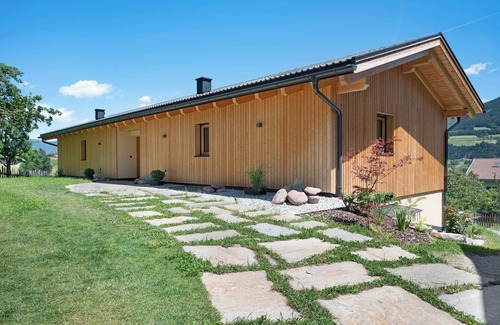 Feldthurns Apartment | Vacation Apartment "Teutenhofer Kastanie" on the Farm with Mountain View