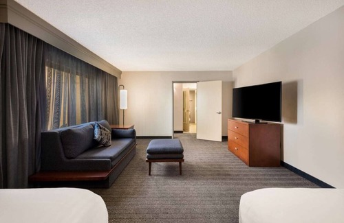 San Jose Hotel | Vacation Day Is Always A Great Idea! w/Pool, Near Rosicrucian Egyptian Museum