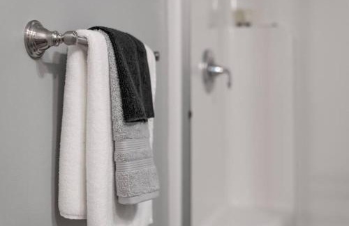 Bangor Apartment | Vacation & Entertainment-2 BD Game Room Retreat