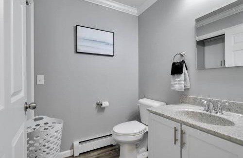 Bangor Apartment | Vacation & Entertainment-2 BD Game Room Retreat