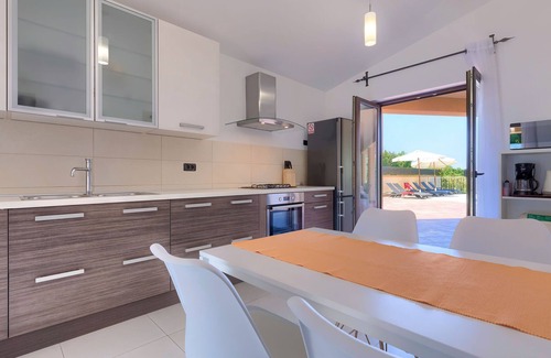 Liznjan House | Vacation home Andrea by Interhome