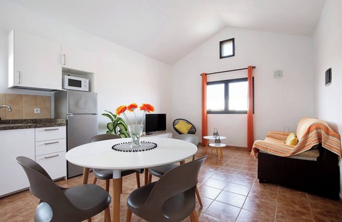 Lajares House | Vacation Home 'Casa Cucu' with Mountain View, 2 Terraces & Wi-Fi