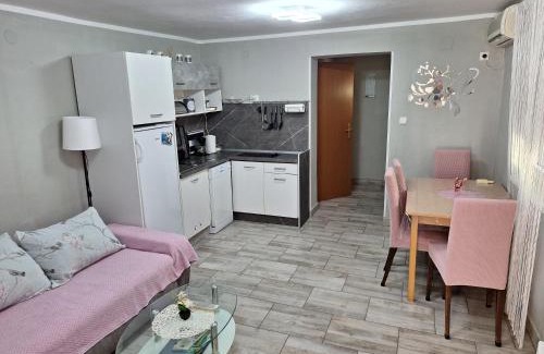 Novi Vinodolski Apartment | Vacation Home Grill & Chill with 350m2 garden with BBQ