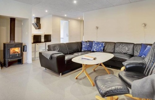 Øby House | Vacation home "Hanni" - 1.4km from the sea in Western Jutland in Ulfborg - 14 persons, 6 bedrooms