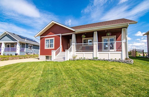 Parkland Beach House | vacation home in a peaceful beach community