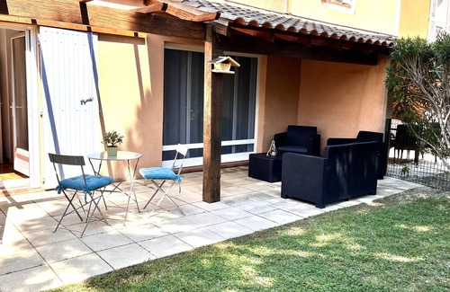 Arles House | Vacation home in a residence in the Camargue