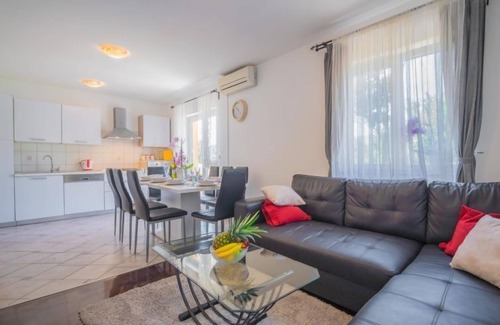 Drivenik House | Vacation home Ivona by Interhome