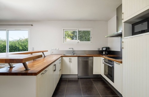 Sadirac House | Vacation Home "L Entre2mers" with Private Terrace, Tennis Court & Wi-Fi