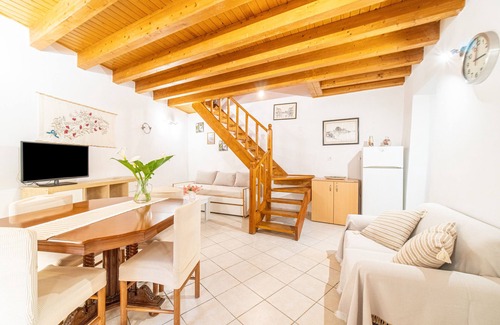 Corfu Town House | Vacation Home "Minalva Residence" with Terrace, 2 Balconies & Wi-Fi