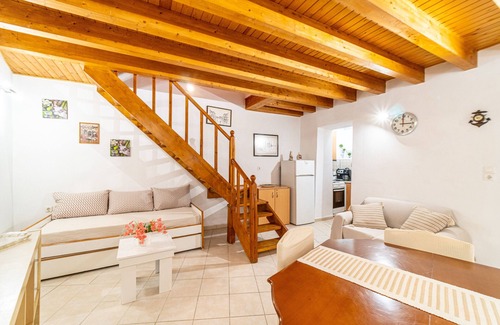 Corfu Town House | Vacation Home "Minalva Residence" with Terrace, 2 Balconies & Wi-Fi