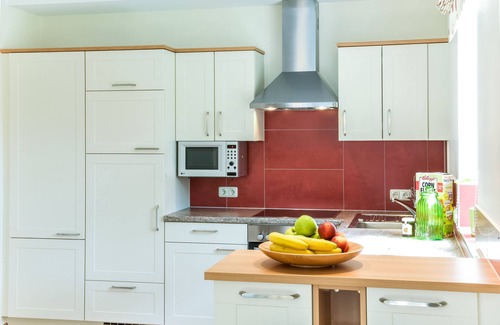 Poertschach am Woerthersee House | Vacation home on Lake Wörthersee in Pörtschach, garden, terrace, private lake access