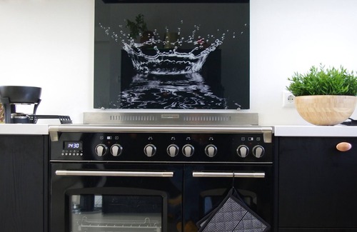 Heeg House | Vacation home on the water with boat, air conditioning, sauna, bike, SUP and BBQ