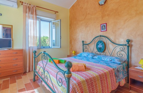 Melilli House | Vacation Home "Valle Delizia Margi" with Shared Pool, Whirlpool & Wi-Fi