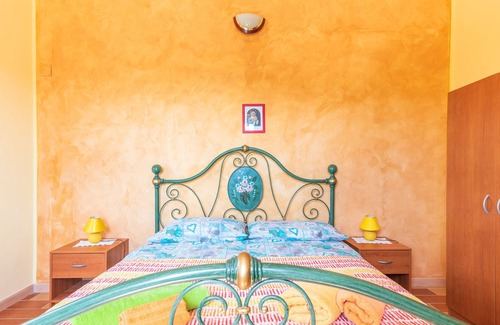 Melilli House | Vacation Home "Valle Delizia Margi" with Shared Pool, Whirlpool & Wi-Fi