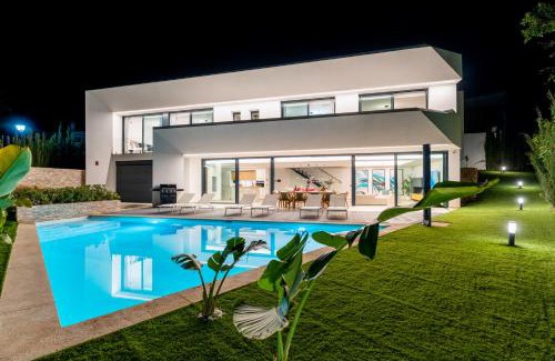 Urbanizacion Hacienda las Chapas Villa | VACATION MARBELLA I Villa La Moderne, Sparkling Heated Pool, Private GYM, Cine Room, Arcade Machines
