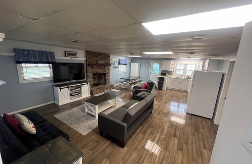 Monticello House | Vacationers' Delight at Conley Bottom