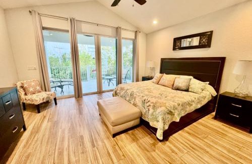 Rock Harbor House | Vacay Vibes-2 Pools, Pickleball, Coffee Bar, 2 Jacuzzis, Food Truck