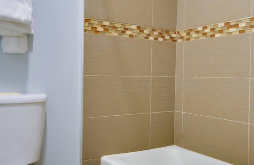 Snail Hotel | Vagabond Inn Sunnyvale