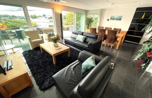 Kortgene House | Vakantiehuis met eigen aanlegsteiger