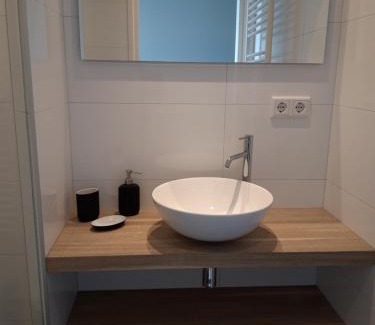 Westkapelle Apartment | Vakantiewoning 100m van het strand met 1 Slaapkamer