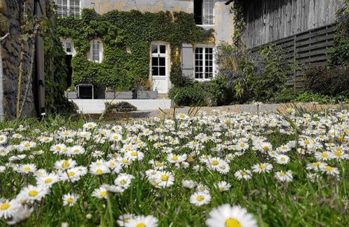 Maigne House | Val de Gée à 20 mn du circuit 24 h du Mans