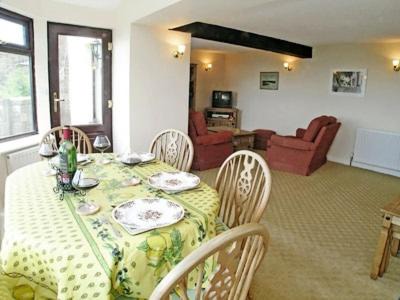Littledean House | Vale View Cottage