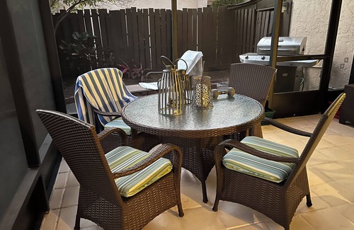 Villas House | Valerie’s Villa - free WiFi - 3 tv’s - 15 mins to beach - 30 second walk to pool