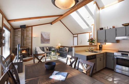 Olympic Valley House | Valley View Bliss | Commons Beach & Biking just Minutes Away!