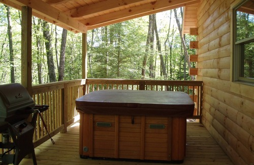 Hico Cabin | Valley View Cabin with show-stopping vaulted ceilings!