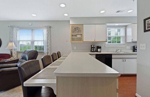 Branson Condo | Valley View Retreat | Holiday Hills Branson | Golf Resort | Outdoor Pools