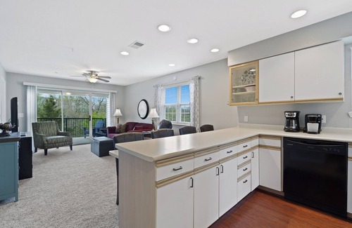 Branson Condo | Valley View Retreat | Holiday Hills Branson | Golf Resort | Outdoor Pools