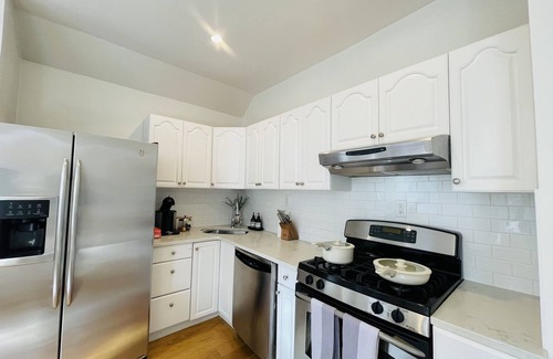 Historic Downtown Apartment | VAN VORST HOUSE - Modern 1BR Apt. Minutes to NYC