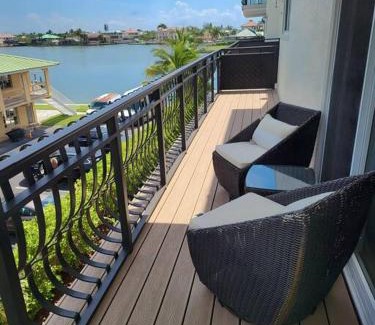 Vanderbilt Beach Apartment | Vanderbilt Beach 3br/3ba condo