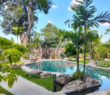 Nong Pla Lai Resort | Varaya Resort