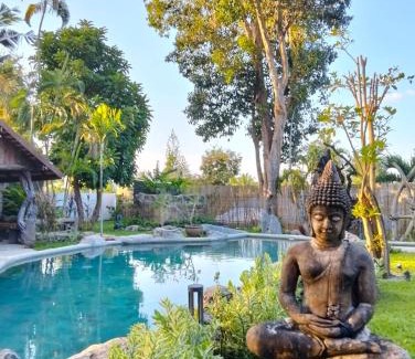 Nong Pla Lai Resort | Varaya Resort