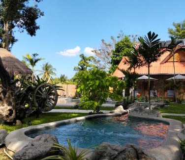 Nong Pla Lai Resort | Varaya Resort