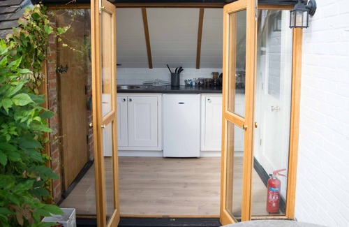 Shere Apartment | Vaughans of Shere - Stunning central village apartment