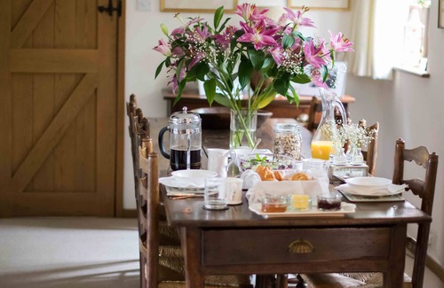 Shere Apartment | Vaughans of Shere - Stunning central village apartment