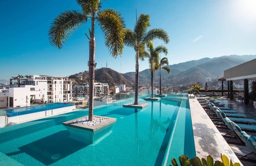 Emiliano Zapata Condo | Vaulted Ceiling Penthouse at Zenith in Romantic Zone | Pool, Gym, BBQ