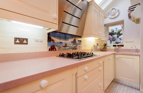 Munster House | Veeve - Kingwood Character